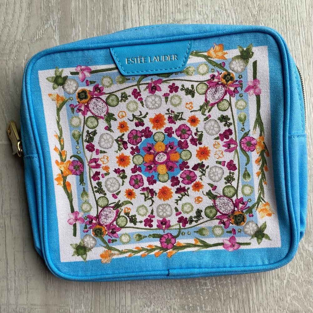 Estee Lauder zippered pouch (NWOT)